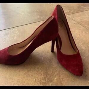 👠😎❤️ Vince Camuto Garnet Red Suede Almond Toe 3” Heel Very Lightly Worn